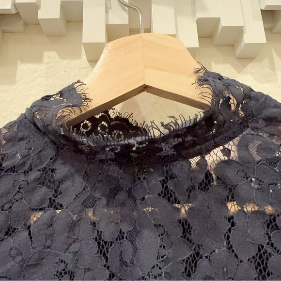 Keepsake the Label Sunshine Short Sleeve All Lace Crop Top Navy Size Small NWT - Picture 4 of 8